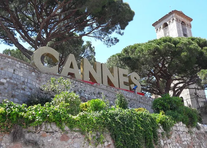 Suquet Near Palais Et Plages Daire *
