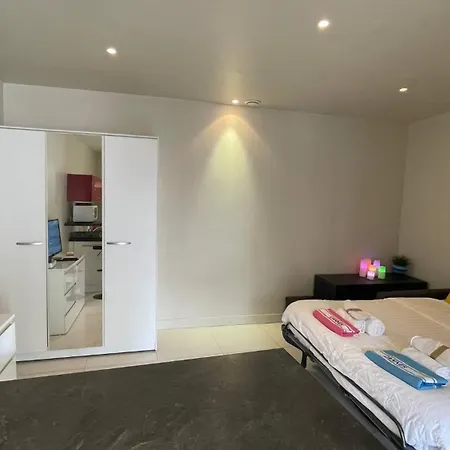 Suquet Near Palais Et Plages Cannes